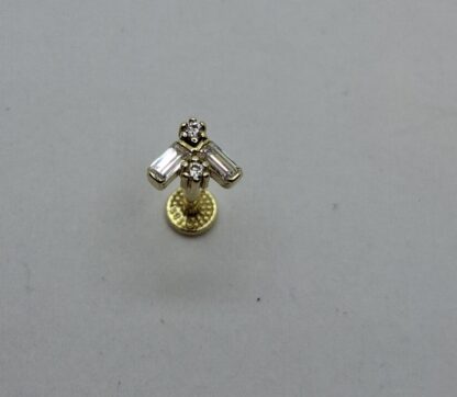 Arany fül piercing fehér kővel. 3665