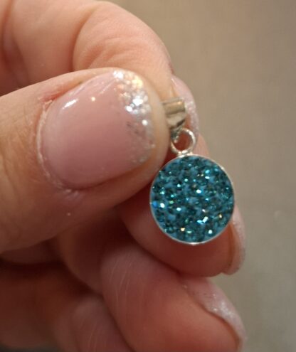 Ezüst kerek medál türkizkék Swarovski kristályokkal. 3732 - Image 2